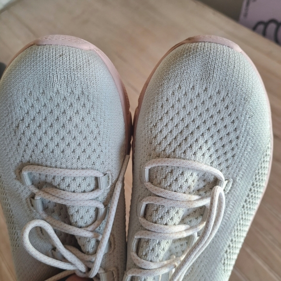 Skechers BOBS Step And Go 117122/NAT Natural Comfort Lightweight Slip In Sneaker - Picture 4 of 11